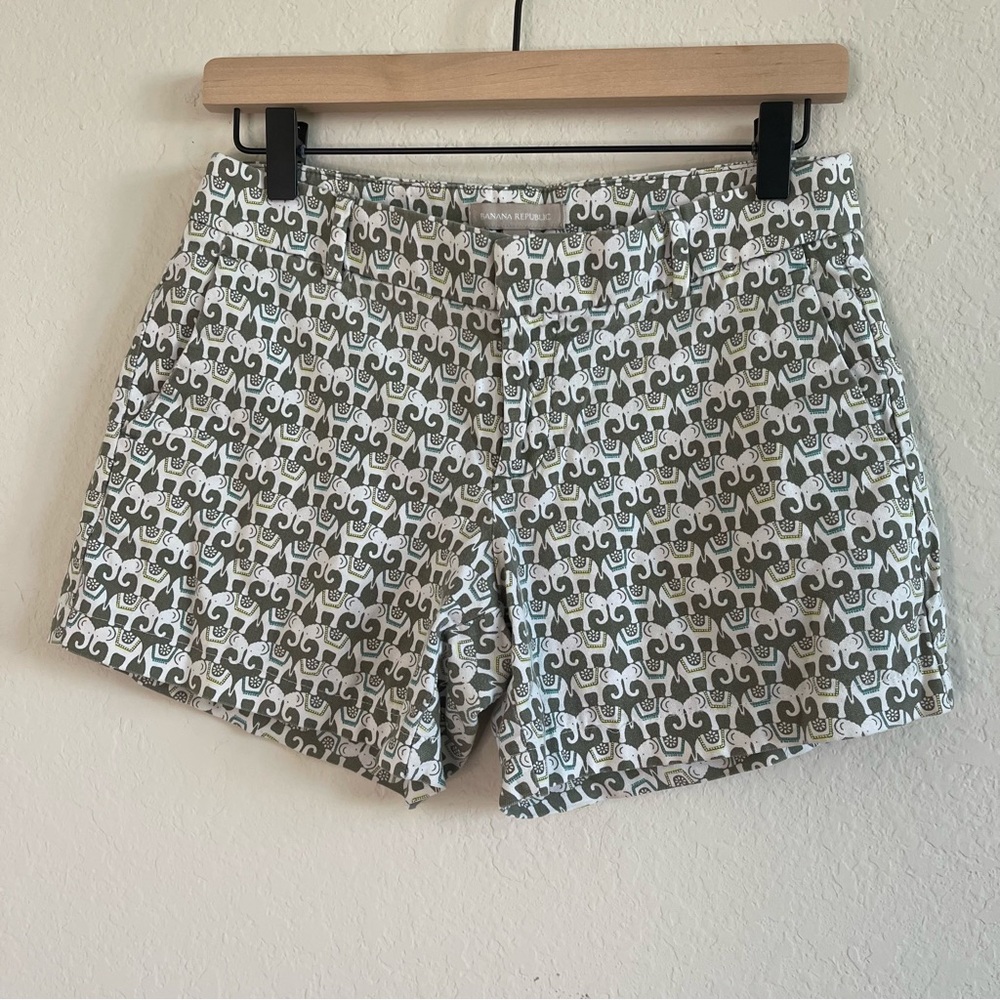 Banana Republic Green & White Elephant Print Shorts - Size 0